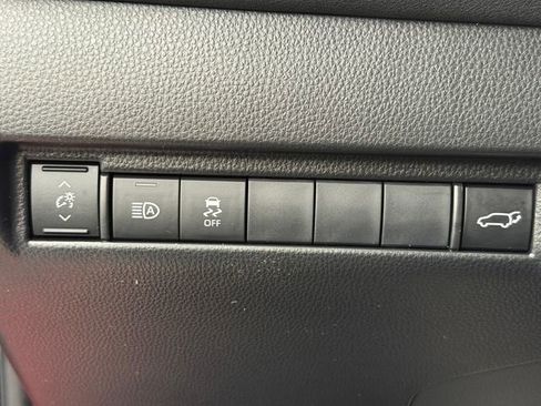 Certified 2023 Toyota Venza XLE AWD/4WD image 37