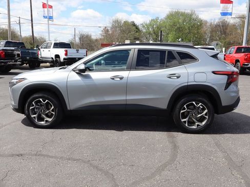 Used 2024 Chevrolet Trax LT image 29