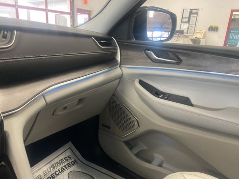 Certified 2022 Jeep Grand Cherokee Overland image 34