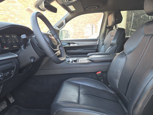Used 2024 Jeep Wagoneer Series III AWD/4WD image 7