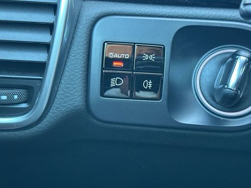 Used 2021 Porsche Cayenne Coupe image 34