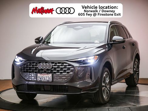 Used 2025 Audi Q5 Premium w/ Convenience Package AWD/4WD image 1