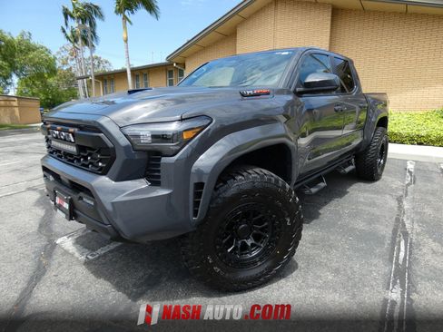Used 2025 Toyota Tacoma TRD Sport AWD/4WD image 19