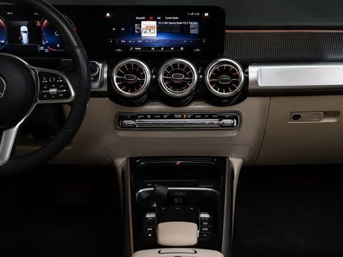 Certified 2022 Mercedes-Benz GLB 250 4MATIC image 15