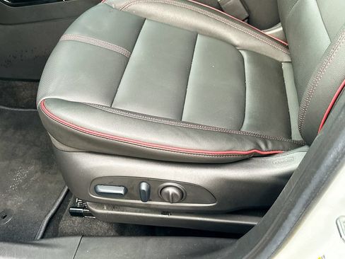 Used 2024 Chevrolet TrailBlazer RS w/ Convenience Package FWD image 9