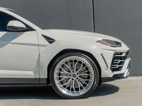 Used 2019 Lamborghini Urus AWD/4WD image 37