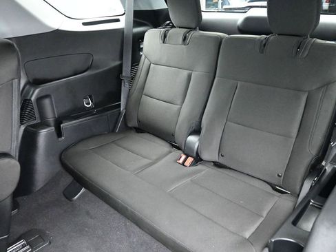 Used 2023 Ford Explorer XLT AWD/4WD image 14