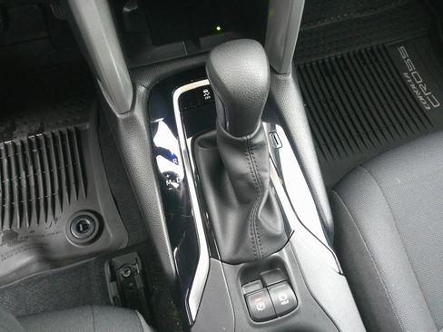 Used 2024 Toyota Corolla Cross LE w/ Moonroof Package image 40