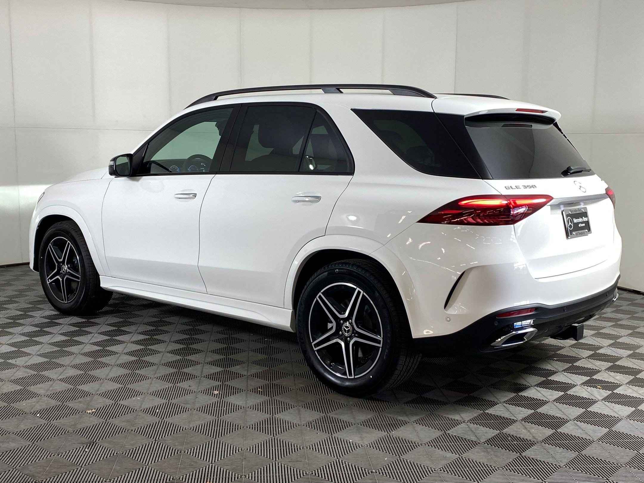 Used 2026 Mercedes-Benz GLE 350 4MATIC image 3