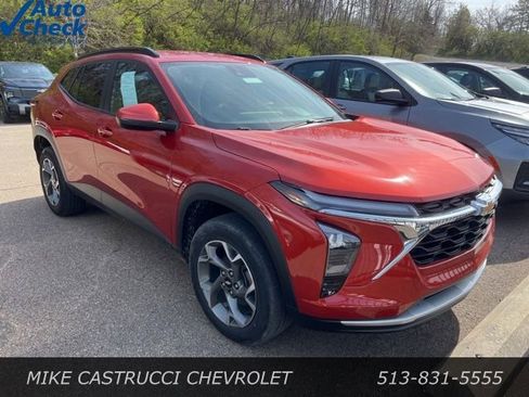 Used 2024 Chevrolet Trax LT image 2