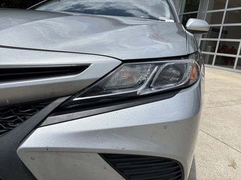 Used 2020 Toyota Camry SE FWD image 11