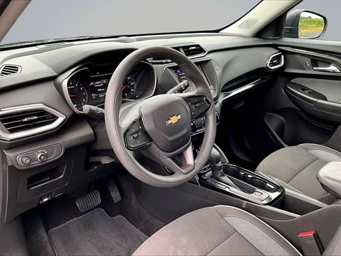 Used 2023 Chevrolet TrailBlazer LS FWD image 14