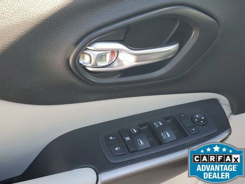 Used 2021 Jeep Cherokee Latitude Lux w/ Sun & Sound Group image 47