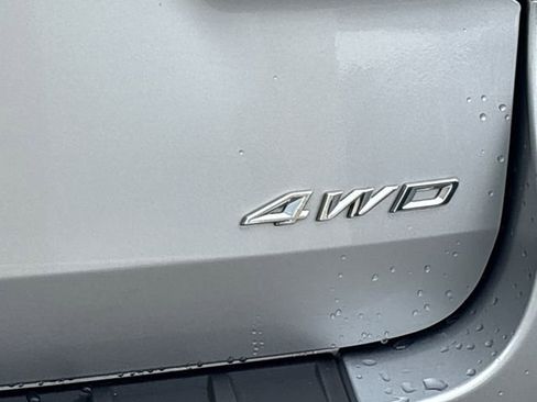 Used 2021 Ford Explorer XLT w/ Equipment Group 202A AWD/4WD image 13