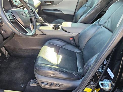 Used 2021 Toyota Venza LE w/ Carpet Mat Package (TMS) image 15