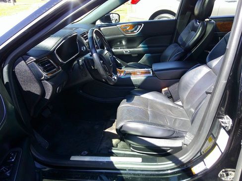 Used 2018 Lincoln Continental Select w/ Continental Climate Package AWD/4WD image 9