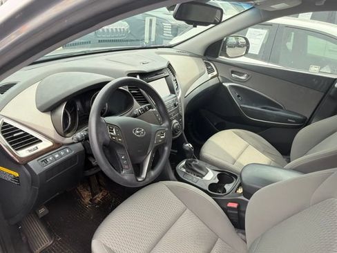 Used 2017 Hyundai Santa Fe SE FWD image 10