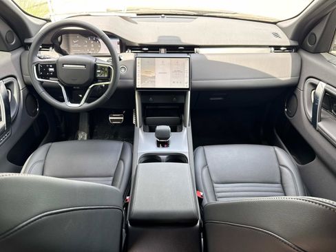 New 2025 Land Rover Discovery Sport Dynamic SE image 16