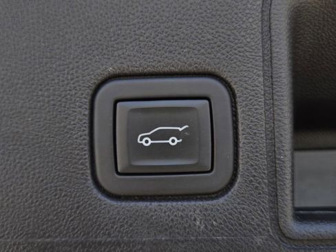 Used 2024 GMC Terrain SLT image 10