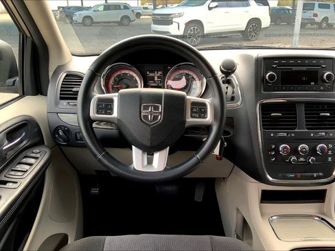 Used 2015 Dodge Grand Caravan SXT w/ Rear Park Assist Package image 5