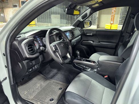 Certified 2022 Toyota Tacoma TRD Sport image 29