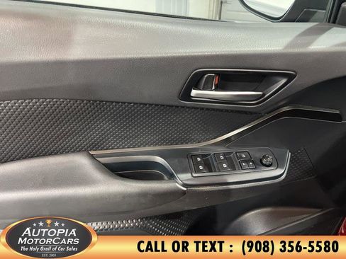 Used 2019 Toyota C-HR LE FWD image 18