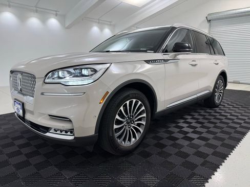 Used 2023 Lincoln Aviator Reserve w/ Equipment Group 201A image 3