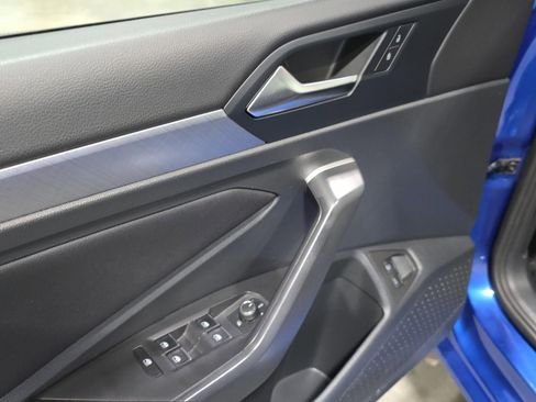 Used 2024 Volkswagen Jetta SE image 9