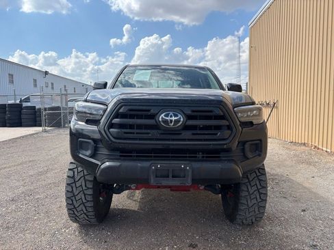 Used 2018 Toyota Tacoma SR w/ SR Convenience Package image 2