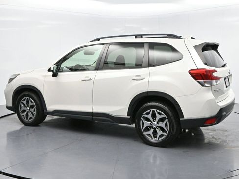 Used 2019 Subaru Forester Premium AWD/4WD image 5