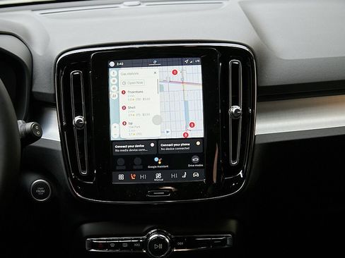 New 2026 Volvo XC40 B4 Plus w/ Climate Package image 22