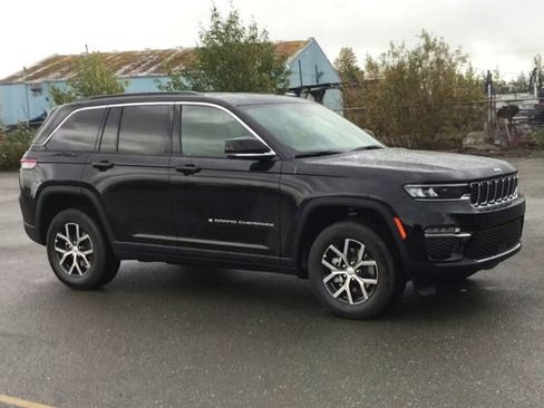 New 2025 Jeep Grand Cherokee Limited w/ Trailer Tow Package image 2