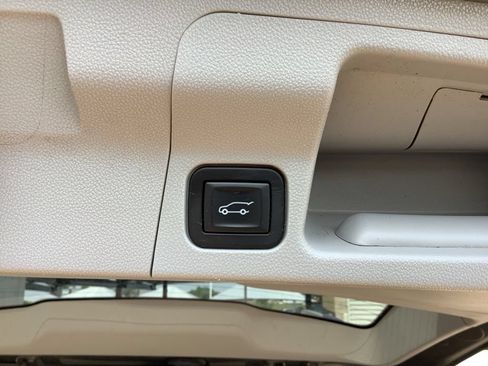 Used 2019 GMC Acadia SLT w/ LPO, Cargo Package AWD/4WD image 23