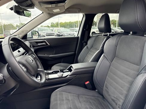 Used 2025 Mitsubishi Outlander SE AWD/4WD image 39