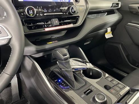 New 2026 Toyota Highlander Limited AWD/4WD image 21