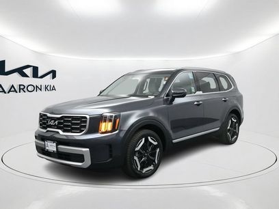 Used 2024 Kia Telluride S w/ S Sunroof Package
