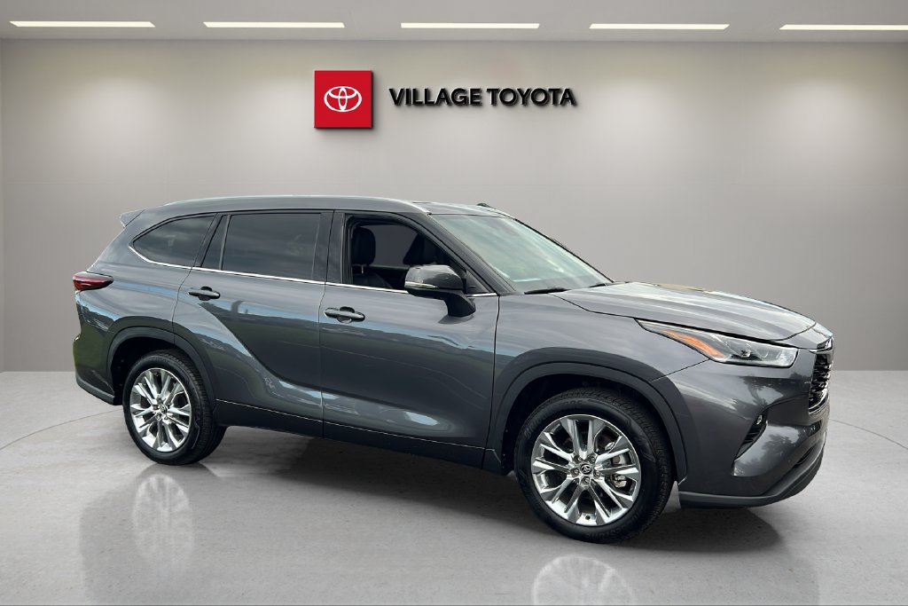 Used 2025 Toyota Highlander Limited FWD image 7