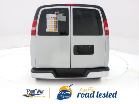 Used 2020 Chevrolet Express 3500 LT w/ LT Preferred Equipment Group RWD image 5
