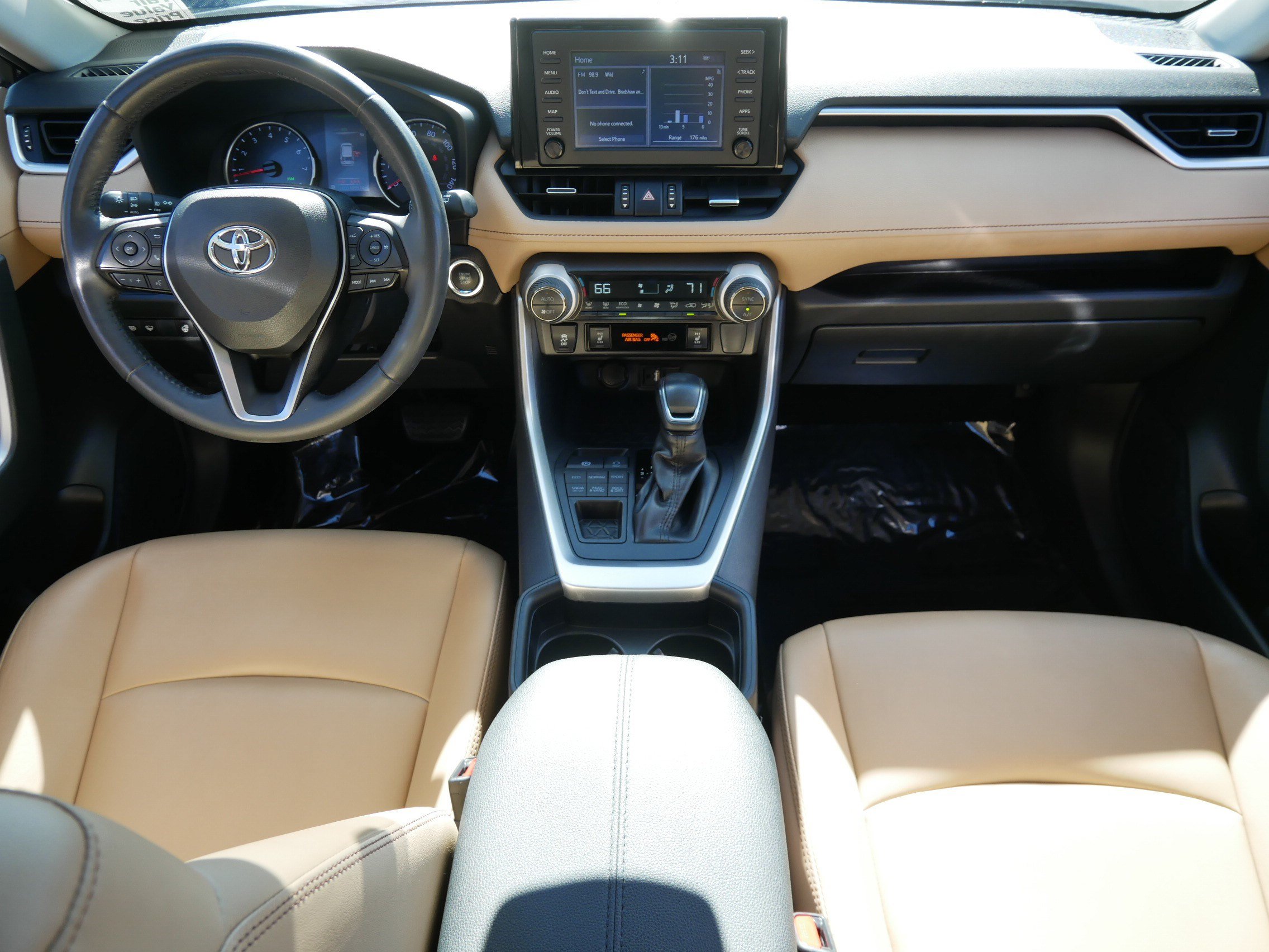 Used 2019 Toyota RAV4 XLE Premium w/ Cold Weather Package AWD/4WD image 10