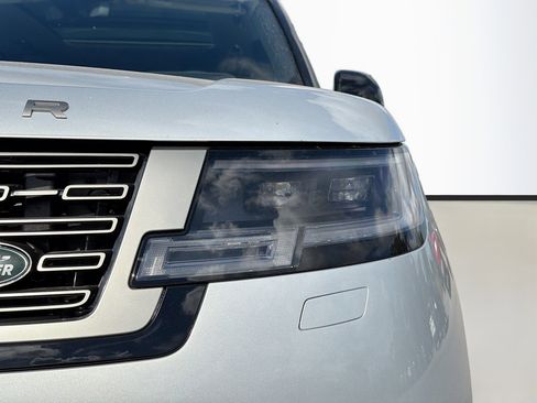 New 2025 Land Rover Range Rover SE image 9