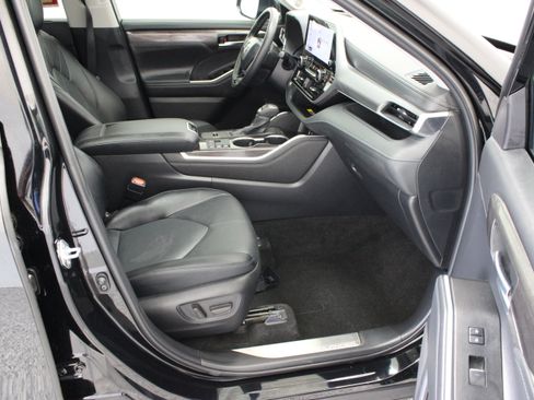 Used 2026 Toyota Highlander Platinum AWD/4WD image 41