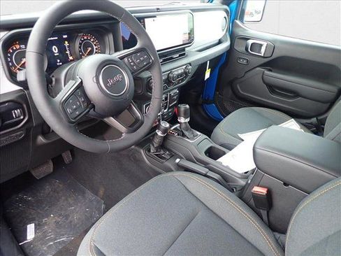 New 2025 Jeep Gladiator Willys image 10