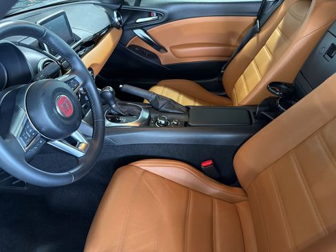 Used 2019 FIAT 124 Spider Lusso w/ Convenience Group RWD image 4