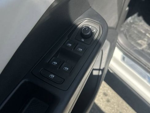 New 2026 Volkswagen Taos SE AWD/4WD image 15
