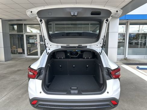 New 2026 Chevrolet Trax RS w/ Sunroof Package FWD image 23