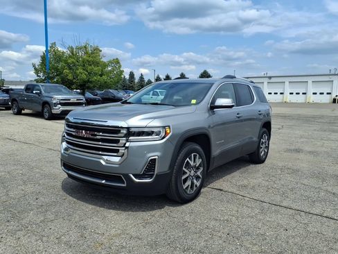 Used 2023 GMC Acadia SLE w/ Driver Convenience Package FWD image 3