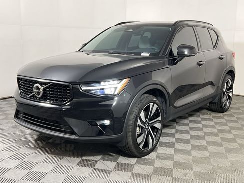Used 2024 Volvo XC40 B5 Ultimate w/ Protection Package Premier image 6