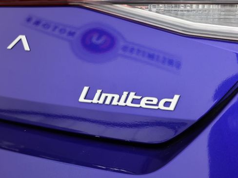 Used 2025 Hyundai Elantra Limited FWD image 15