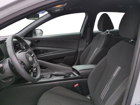 Used 2025 Hyundai Elantra Sport FWD image 14