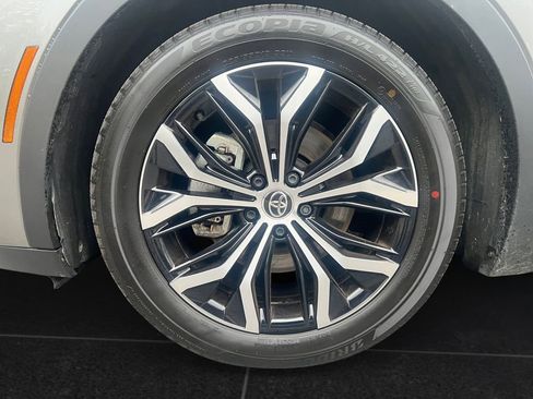 Used 2026 Toyota Crown XLE image 9